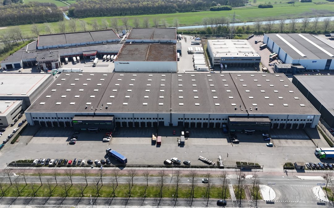 A.A.H. Alligator huurt 4.230 m² warehouse met kantoor op Distripark Eemhaven Rotterdam